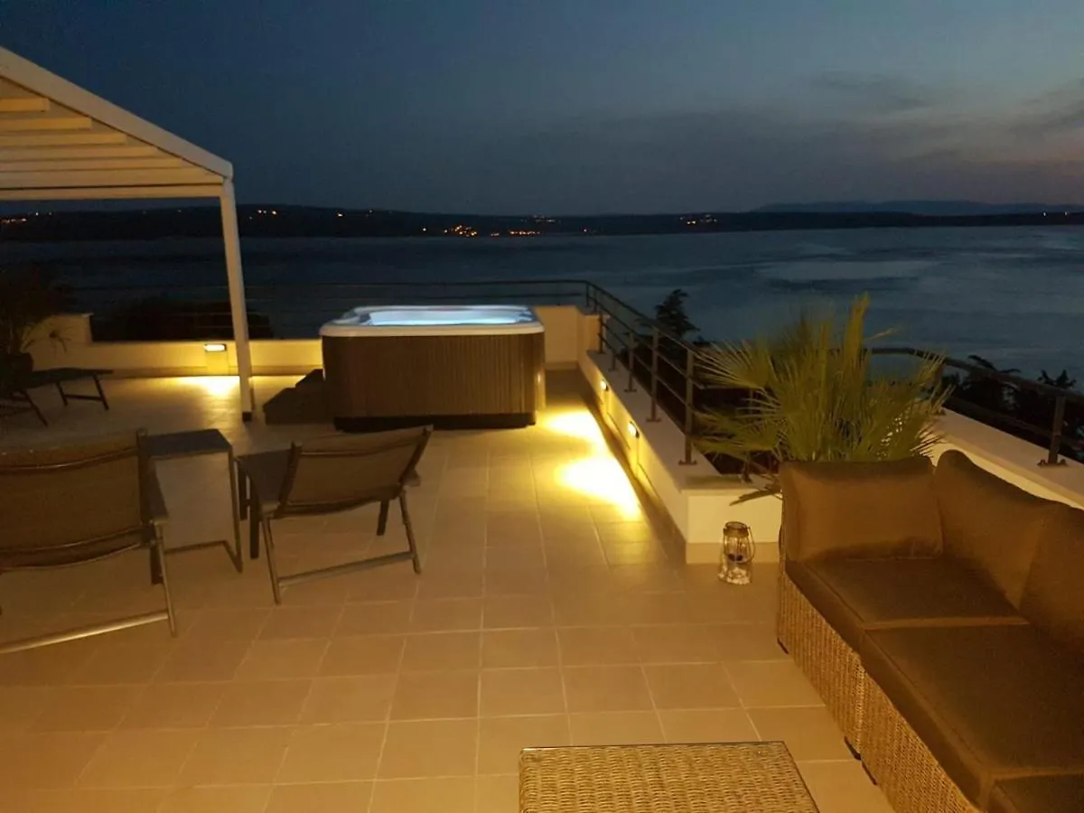 Apartments Kira Dramalj