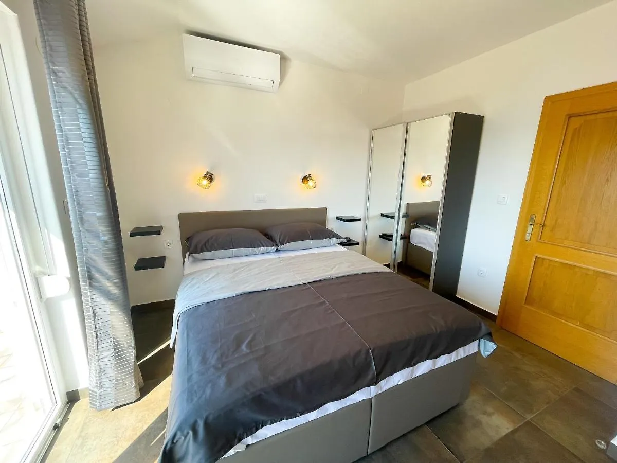 Apartments Kira Dramalj