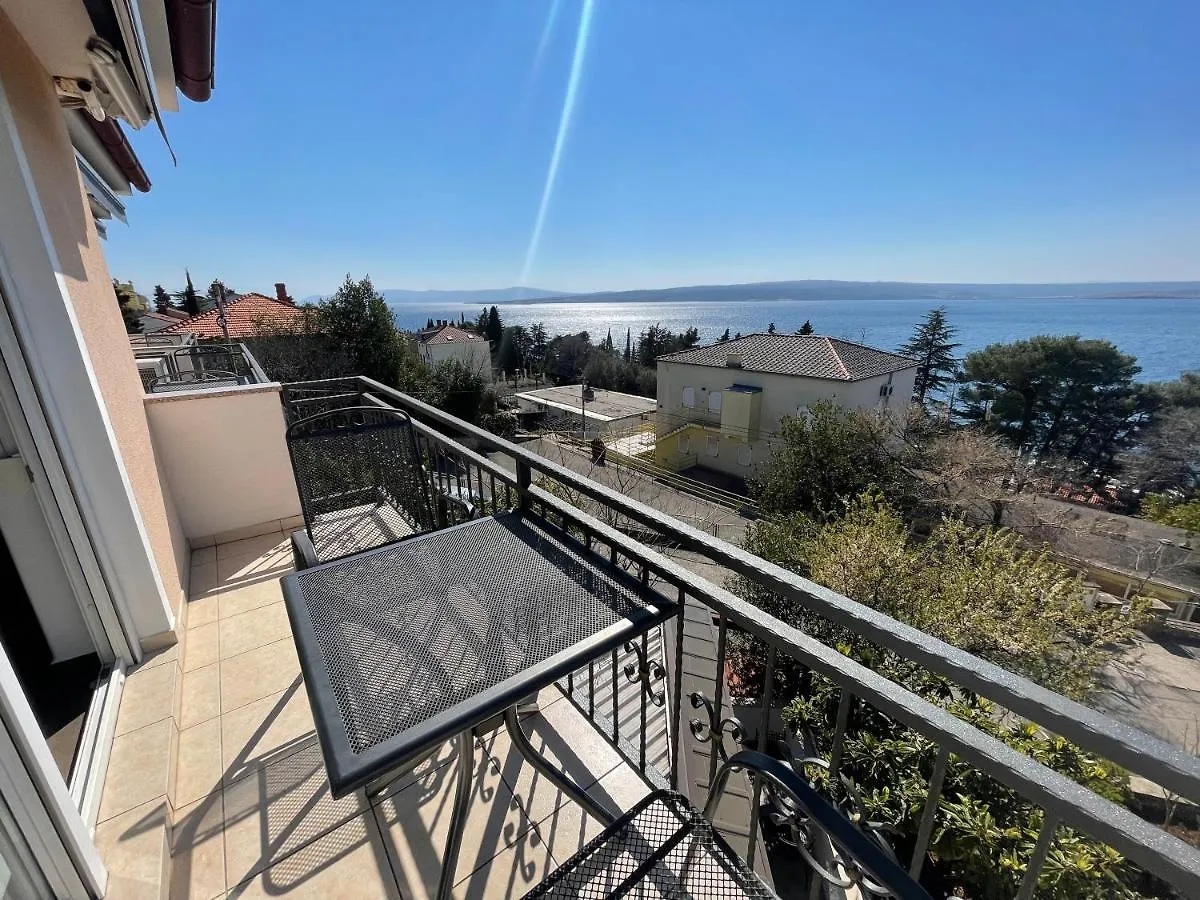 Apartments Kira Dramalj