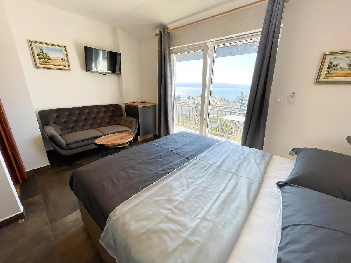 Apartments Kira Dramalj