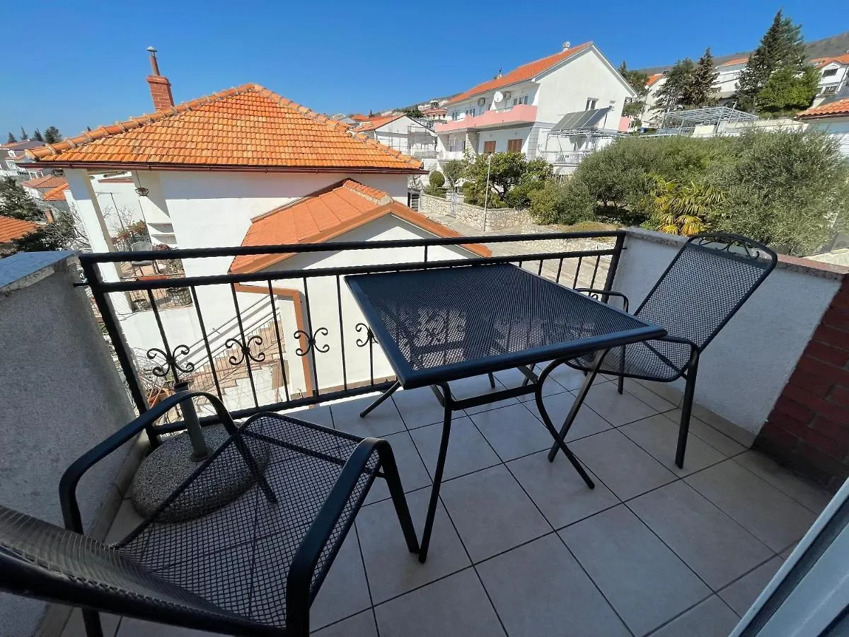 Apartments Kira Dramalj