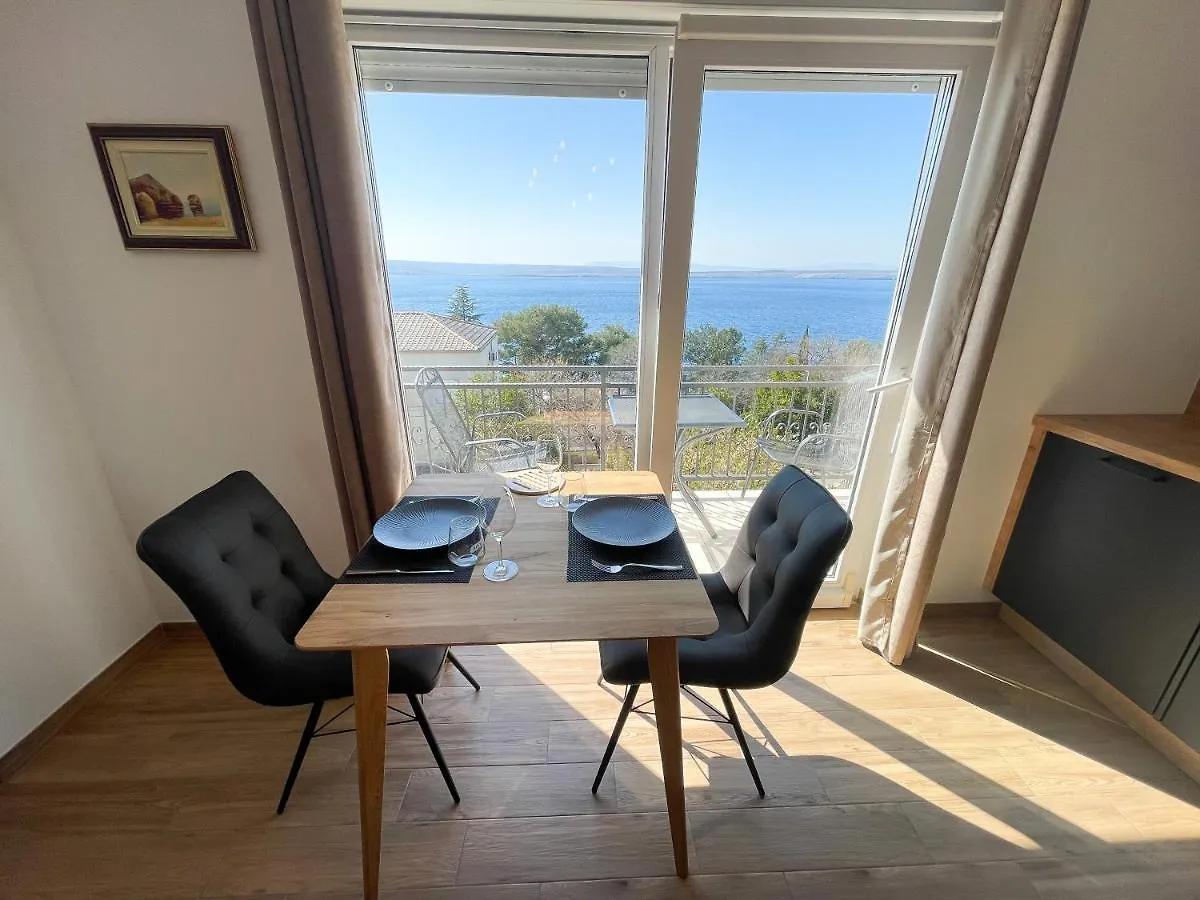 Apartments Kira Dramalj 0*,