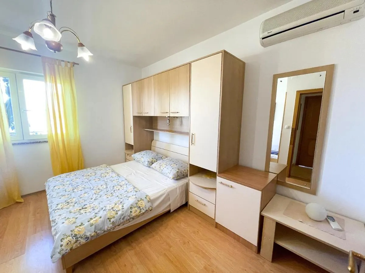 Apartments Kira Dramalj 0*,  Κροατία