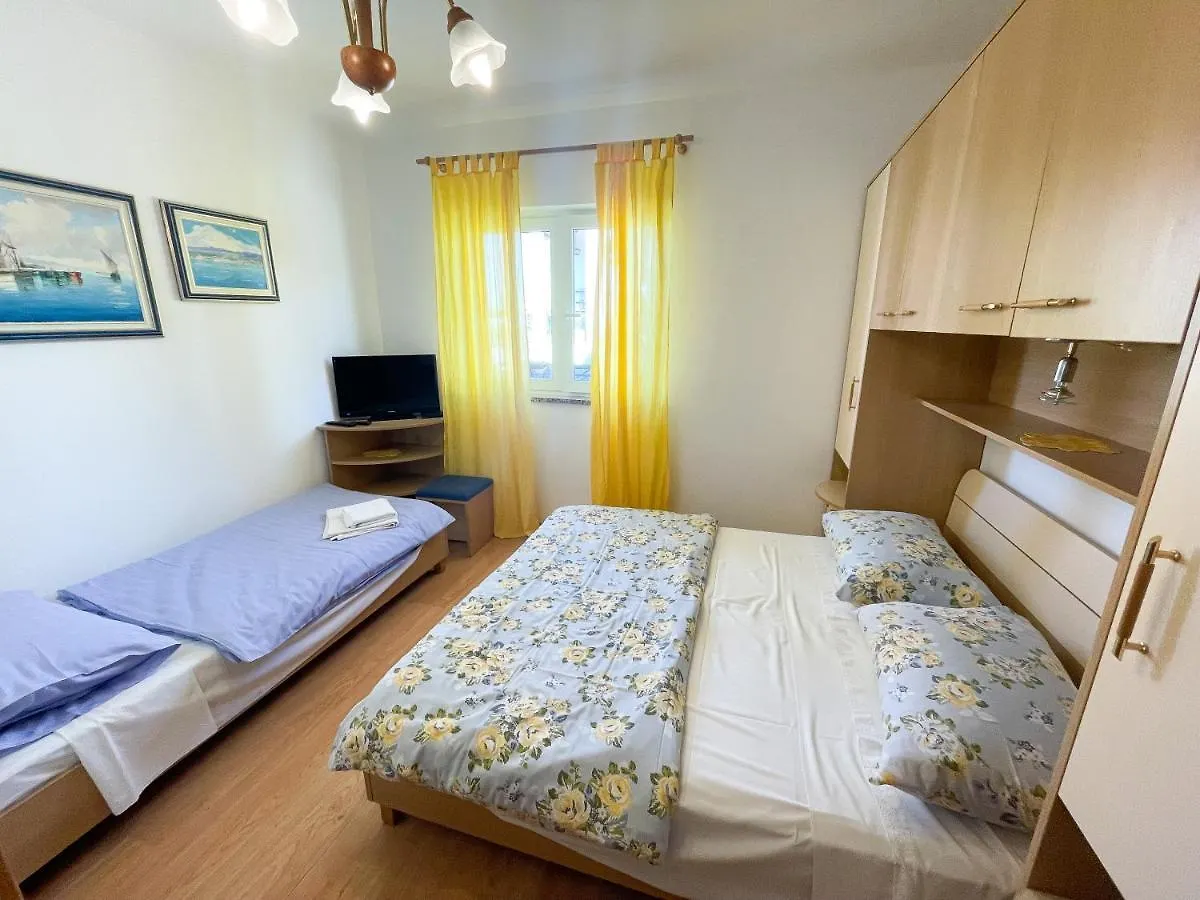 Apartments Kira Dramalj
