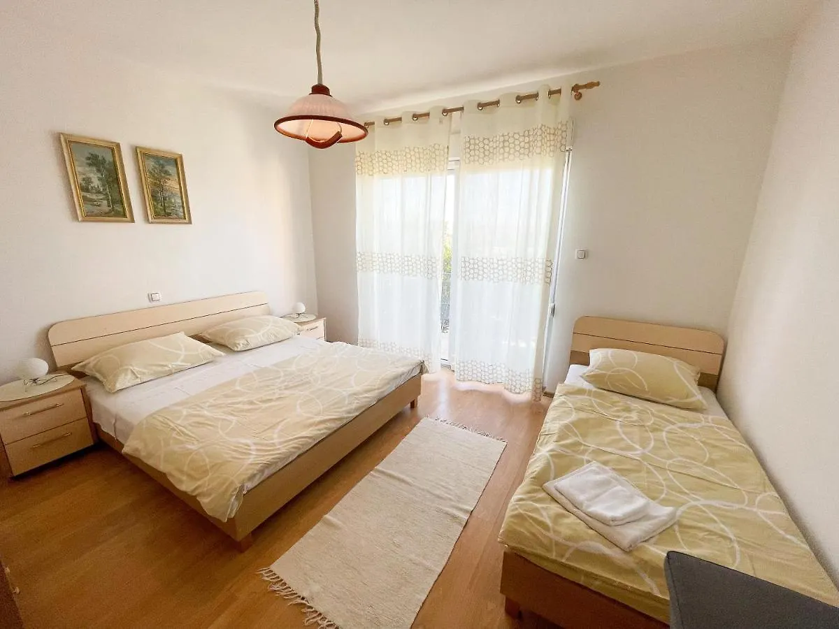 Apartments Kira Dramalj