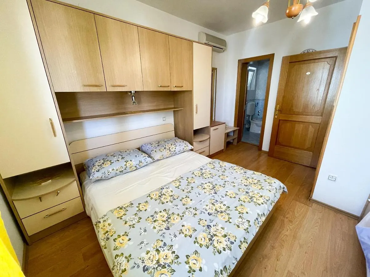 Apartments Kira Dramalj
