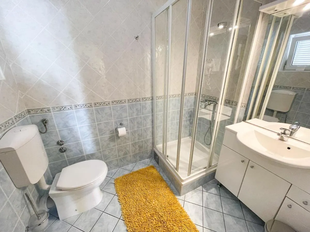 Apartments Kira Dramalj