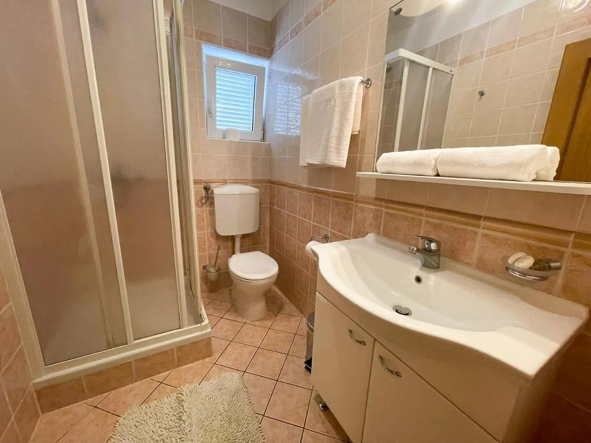 Apartments Kira Dramalj 0*,