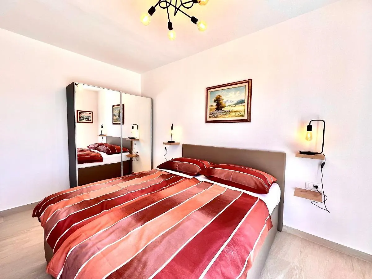 Apartments Kira Dramalj