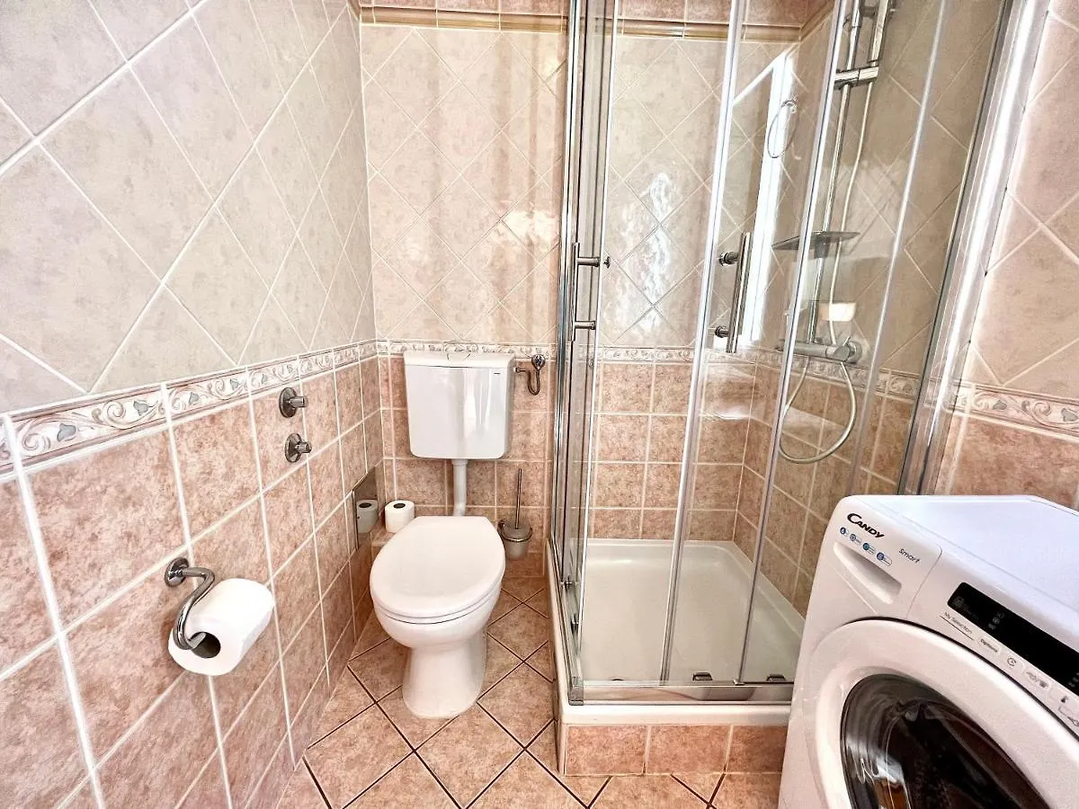 Apartments Kira Dramalj