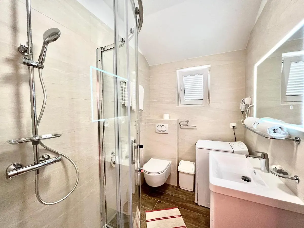 Apartments Kira Dramalj