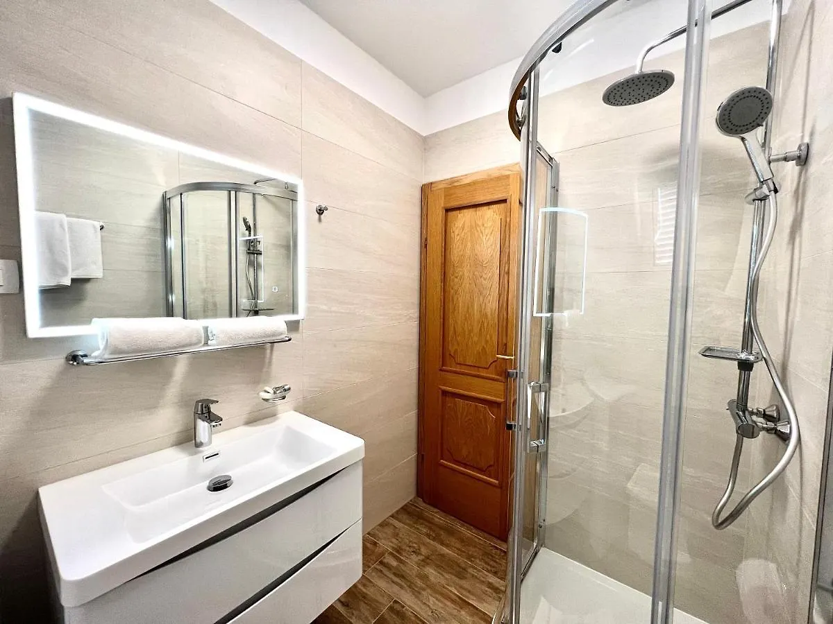 Apartments Kira Dramalj