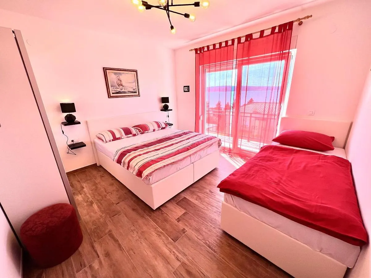 Apartments Kira Dramalj