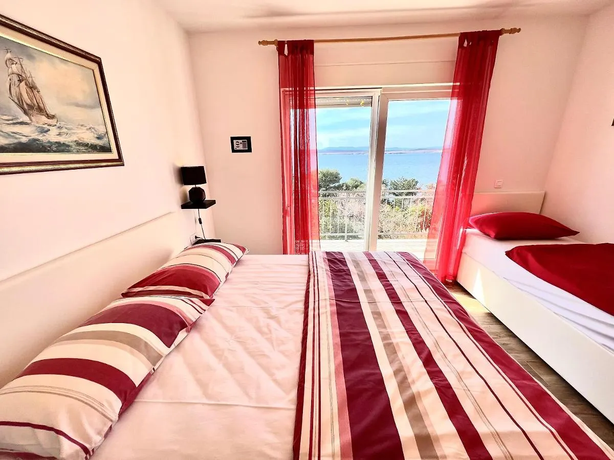 Apartments Kira Dramalj