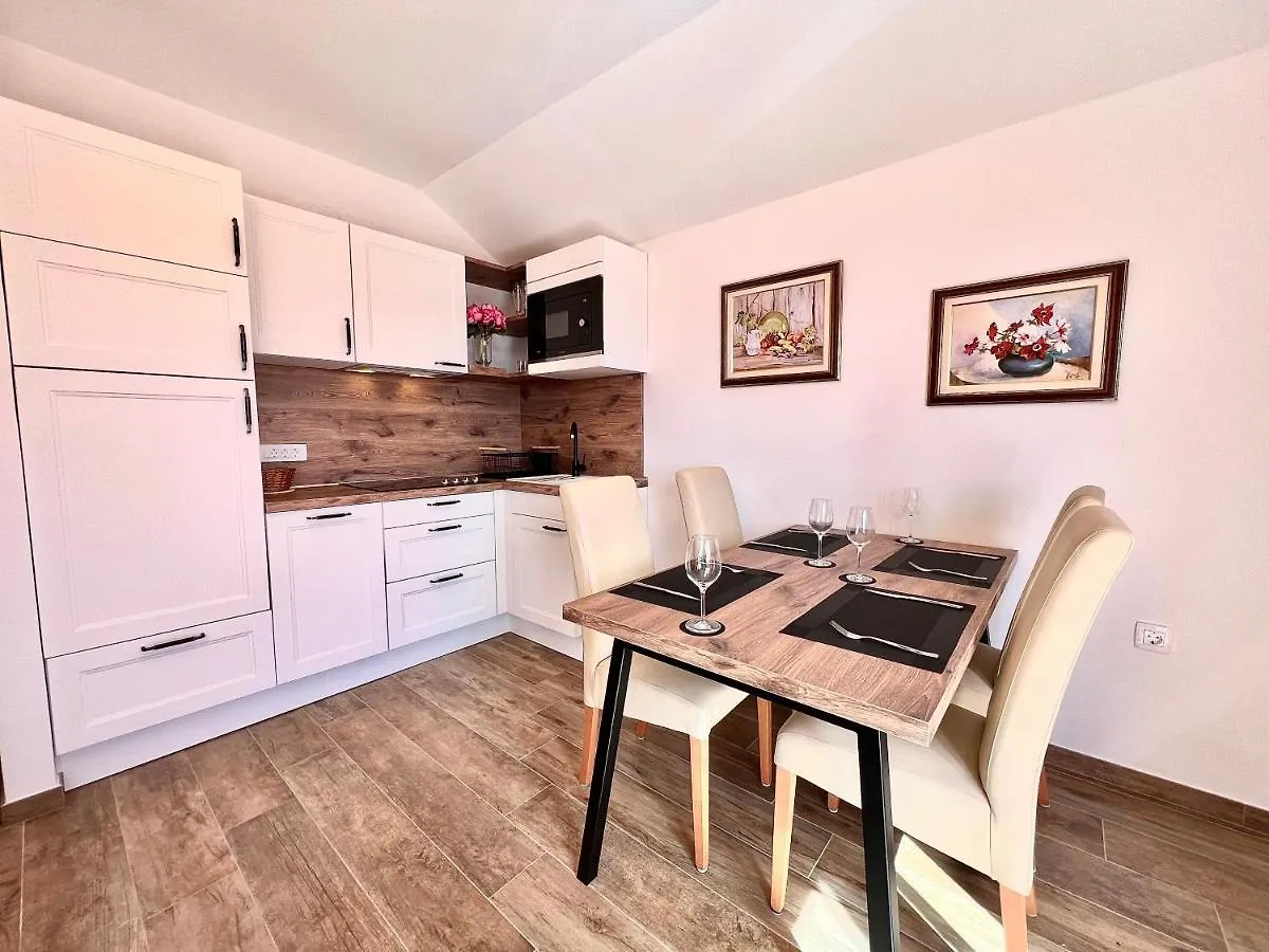 Apartments Kira Dramalj