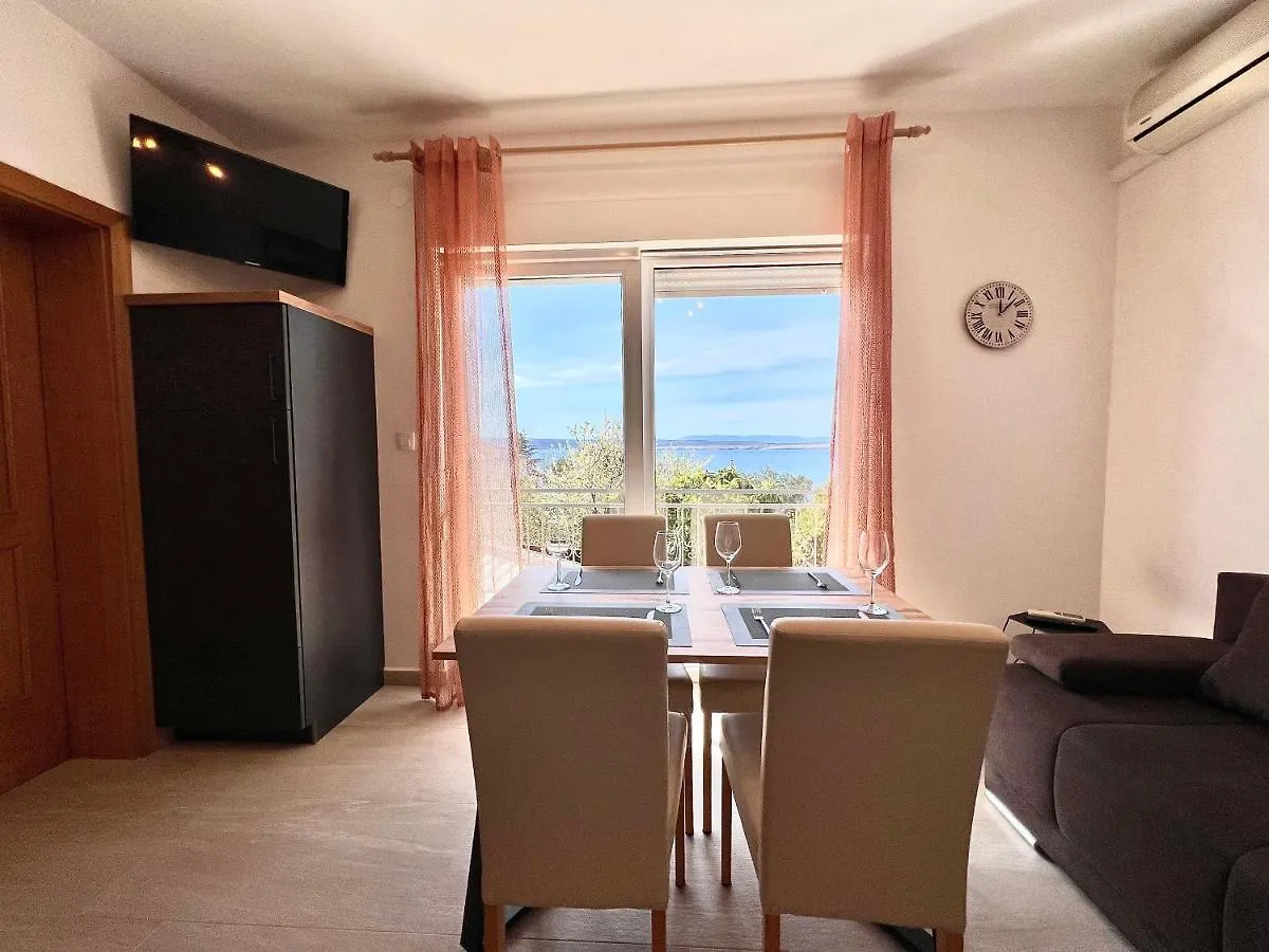 Apartments Kira Dramalj