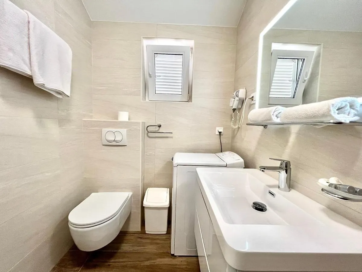 Apartments Kira Dramalj