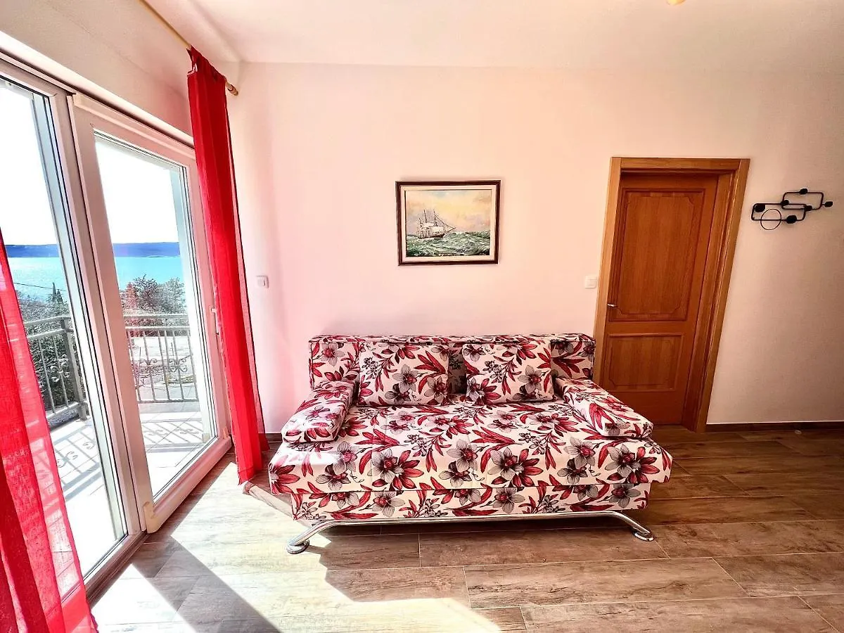 Apartments Kira Dramalj
